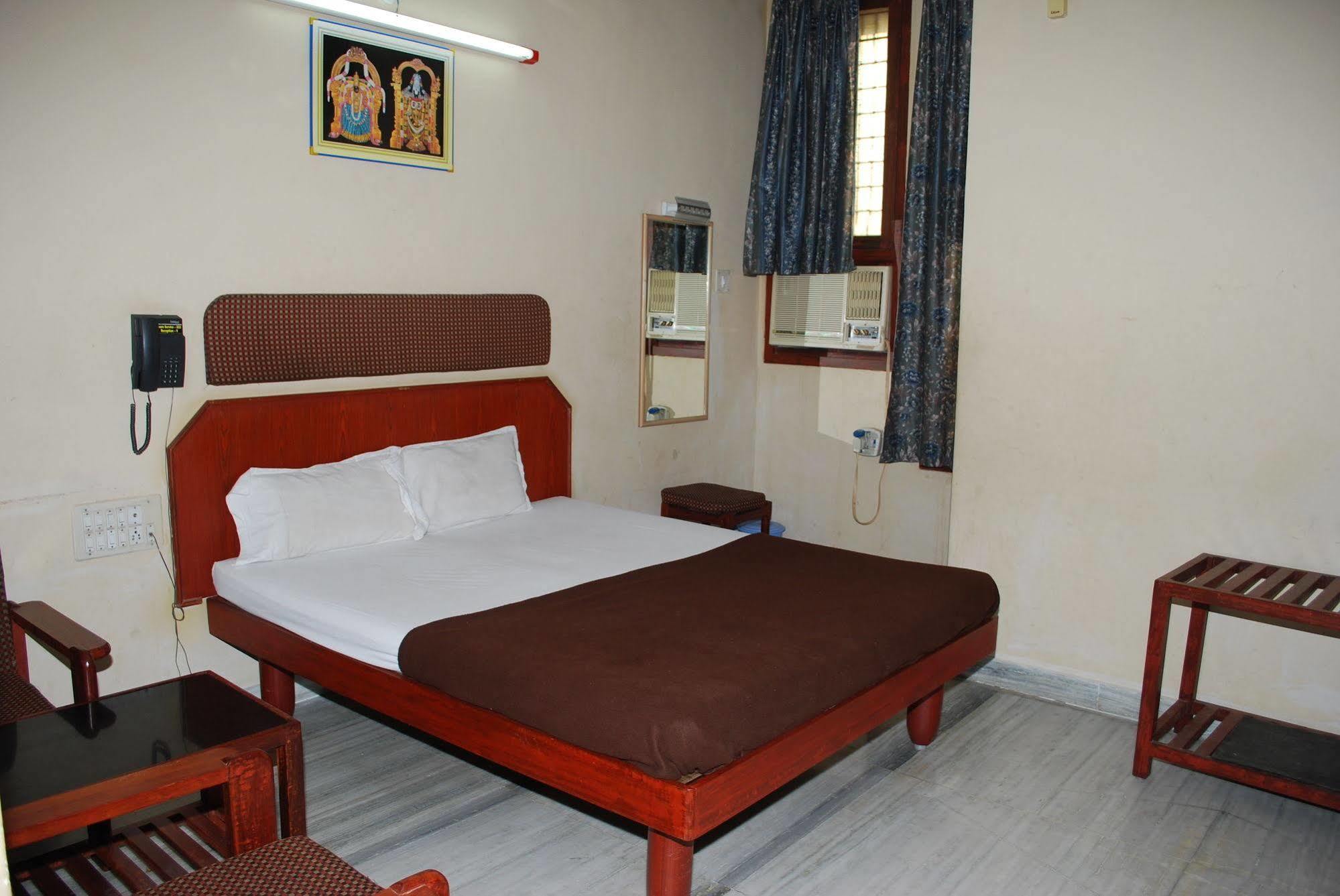 Sri Sai Residency Hotel Tirupati Kültér fotó