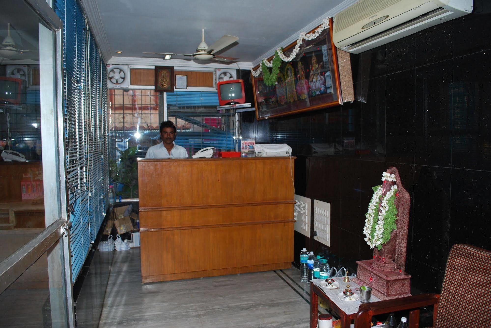 Sri Sai Residency Hotel Tirupati Kültér fotó